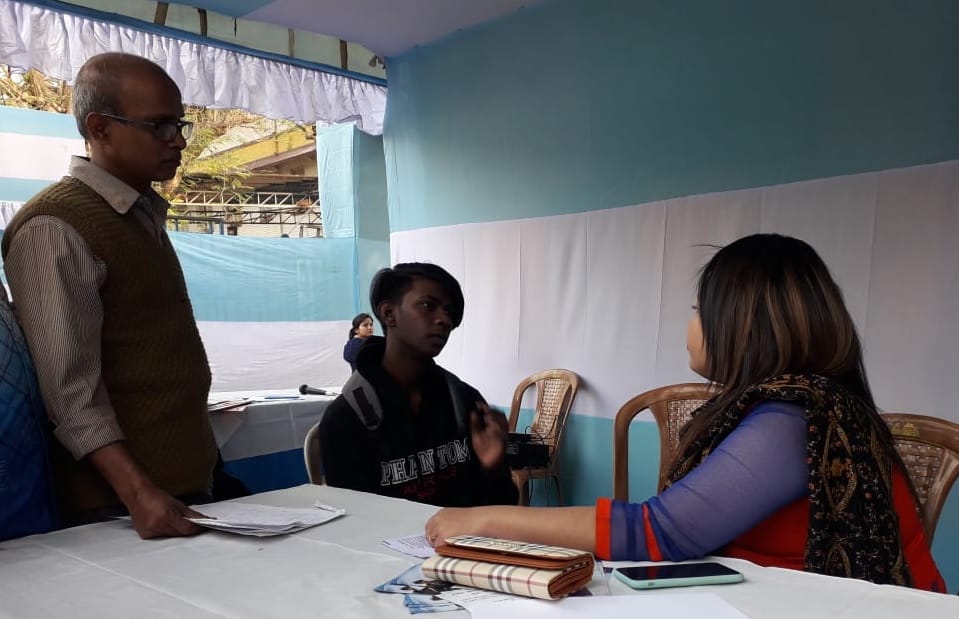 A report on Monmela at SSKM Hospital উচ্চাকাঙ্খা থেকে অবসাদ, নেশার গ্রাসে যুব সমাজ, বাড়ছে আত্মহত্যা, মনের স্বাস্থ্যের ছবি দেখাল মনের মেলা