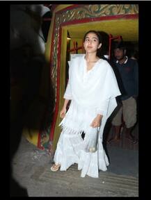 মায়ের সঙ্গে মন্দিরে সারা আলি খান, বিতরণ করলেন খাবার, টাকা