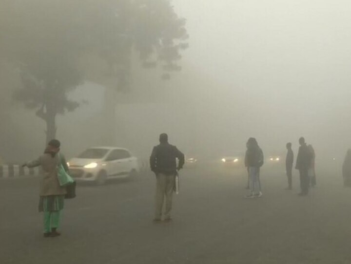 Air quality in Delhi drops to very poor category, light rains likely today দিল্লিতে তীব্র বায়ুদূষণ, বৃষ্টির পূর্বাভাস