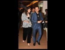 দেখুন, স্টাইলিশ পোশাকে তাক লাগিয়ে দিলেন সেফ-করিনা