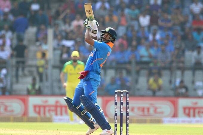 ভারতের পঞ্চম ব্যাটসম্যান হিসেবে একদিনের আন্তর্জাতিকে অস্ট্রেলিয়ার বিরুদ্ধে ১,০০০ রান ধবনের Dhawan becomes 5th Indian batsman to score 1,000 ODI runs against Australia ভারতের পঞ্চম ব্যাটসম্যান হিসেবে একদিনের আন্তর্জাতিকে অস্ট্রেলিয়ার বিরুদ্ধে ১,০০০ রান ধবনের
