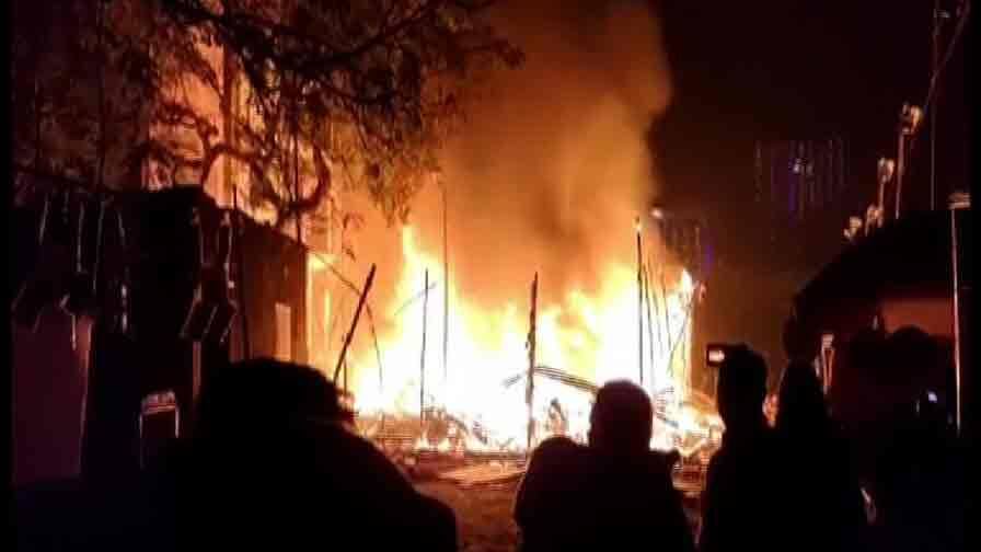 Fire at Vivek Mela, many shops gutted কেষ্টপুরের বিবেক মেলা আগুন, ভস্মীভূত বেশ কয়েকটি দোকান
