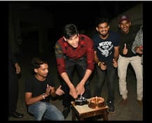 জন্মদিনে সিদ্ধার্থ মালহোত্রা: কাটলেন কেক, হাজির তারকা বন্ধুরা