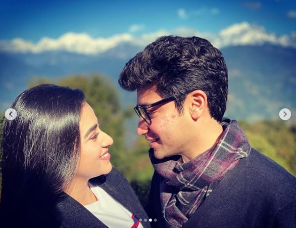 জুটির প্রায় সব ছবিই সাহেবের তোলা। ঋধিমা লিখেওছেন সেই কথা।