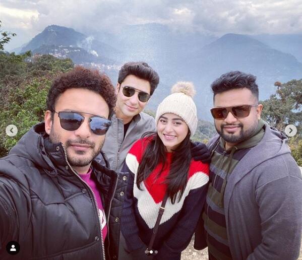 ঋধিমা-গৌরবদের সঙ্গে গিয়েছেন অভিনেতা সাহেব ও।