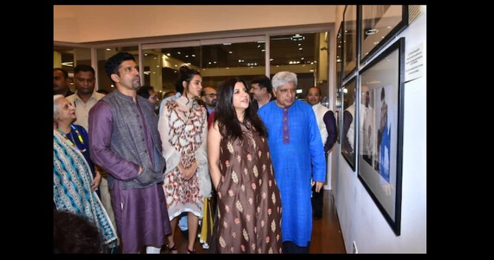উদ্বোধন করলেন জাভেদ আখতার নিজেই। উপস্থিত ছিলেন স্ত্রী শাবানা আজমি, জোয়া আখতার, ফারহান আখতার ও শিবানী দান্ডেকর।