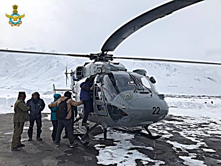 বিদেশি অভিযাত্রীদের মধ্যে ২ জন ফরাসি (একজন মহিলা ও এক জন পুরুষ) ছিলেন। এছাড়া, চার পুরুষ ও তিন মহিলা চিনা নাগরিকও ছিলেন।
