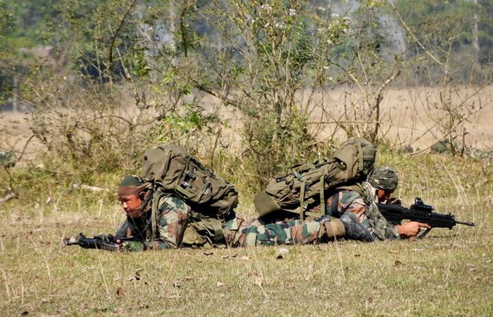 মূলত, ভারতীয় বায়ুসেনা ও ভারতীয় স্থলসেনার মধ্যে সমন্বয় বাড়াতেই এই বিশেষ মহড়া করা হয়।