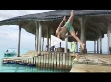 'ব্যাকফ্লিপ' করে টাইগার শ্রফের জলে ঝাঁপ দেওয়ার ভাইরাল ভিডিও দেখেছেন?