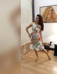 ছবিতে দেখুন: কখনও বোহো-লুকে, কখনও ফুরফুরে ফ্লোরাল ফ্রকে - চমকে দিলেন জয়া আহসান