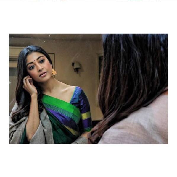 পার্টিতে বাঙালি সাজে সেজেছিলেন অভিনেত্রী।