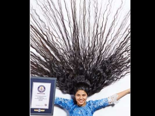 India's 'Rapunzel' sets new Guinness World Record with her 6-feet, 2.8-inch hair চুলের দৈর্ঘ্য ৬ ফুট ছাড়িয়েছে, গিনেসে নাম তুললেন গুজরাতের এই তরুণী