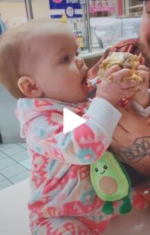 জীবনে প্রথম আইসক্রিম চেখে কী করল এই শিশু! দেখুন ভিডিও