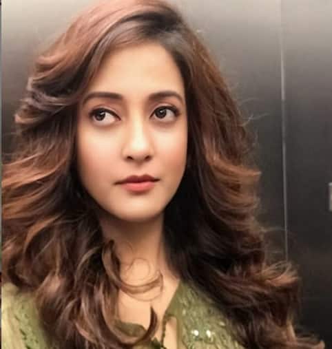 দেখুন তাঁর কিছু ছবি।