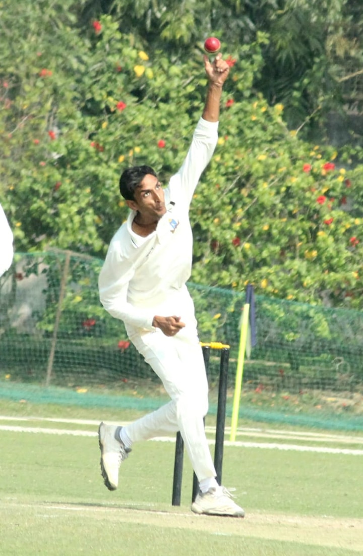 Shahbaz Ahmed bags hattrick হায়দরাবাদের বিরুদ্ধে হ্যাটট্রিক, কলঙ্ক মুছে পাদপ্রদীপের আলোয় শাহবাজ আহমেদ