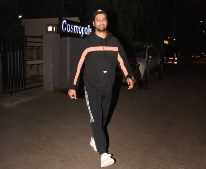 তাঁদের কথা অনুযায়ী দুজনের মধ্যে কেবল বন্ধুত্ব রয়েছে। তবে তাঁদের একসঙ্গে সময় কাটানো নজর এড়িয়ে যাচ্ছে না নেটিজেনদের। ক্রিসমাস থেকে নিউ ইয়ার পার্টি, একসঙ্গে সময় উপভোগ করছেন ক্যাটরিনা-ভিকি।