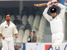 তোমার মাথার চুলের চেয়ে আমার বেশি টাকা আছে, পুরনো ভিডিওর কথা উল্লেখ করে সহবাগকে কটাক্ষ শোয়েবের