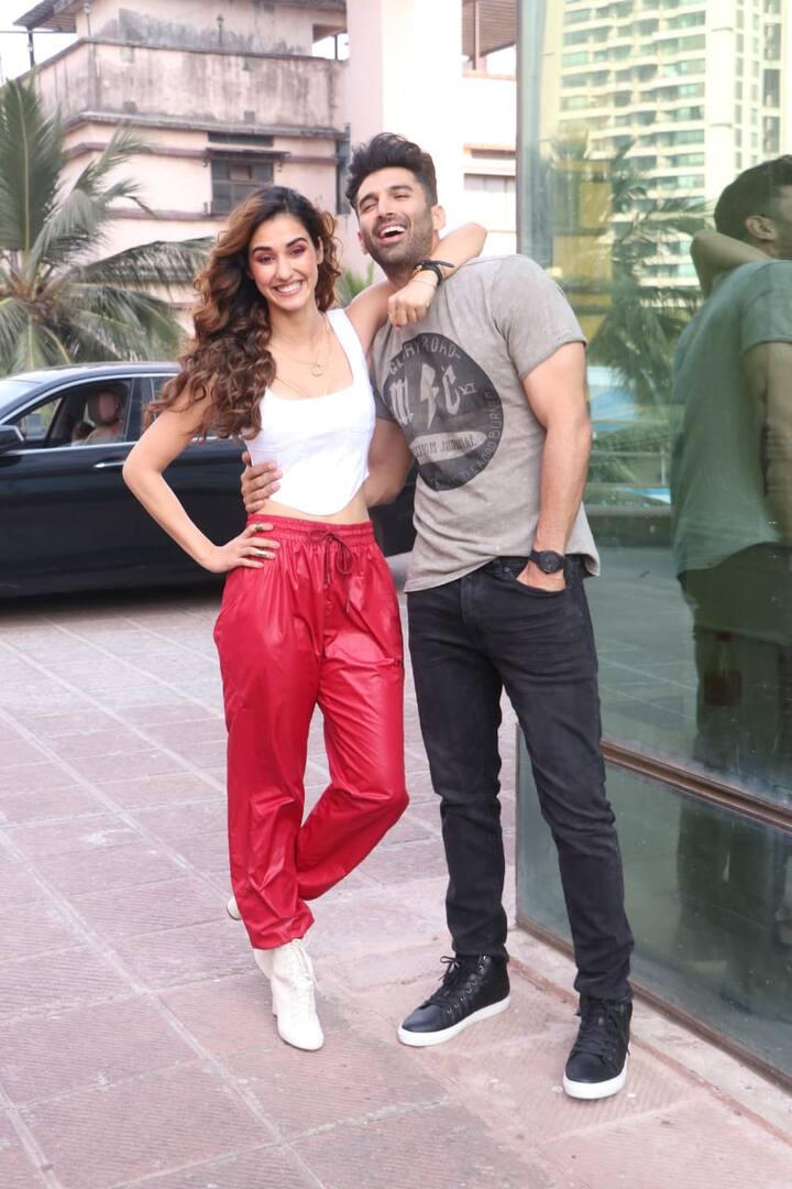 দিশা-আদিত্যর রসায়নও চোখে পড়ার মত।