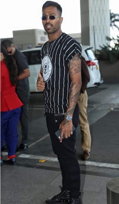 Hardik Pandya flaunts his latest watch worth approximately INR 1 crore হাতে এক কোটি দশ লক্ষ টাকা দামের ঘড়ি, তাক লাগালেন হার্দিক