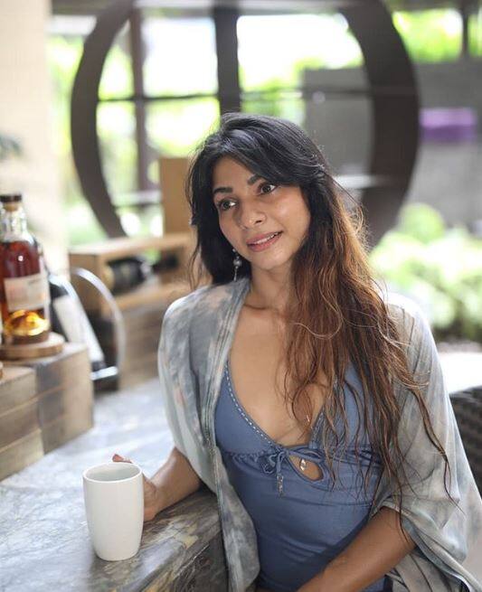 তানিশার এই ফটোশ্যুটের ছবি সোশ্যাল মিডিয়ায় তাঁর অনুরাগীদের নজর কেড়েছে। (Photo Credit: @tanishaamukerji Instagram)