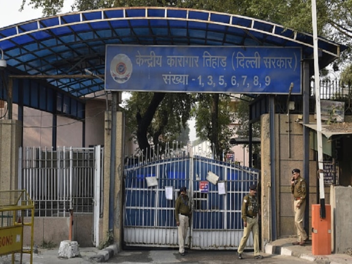 Tihar Jail Gave All Papers: Delhi Court Rejects Plea Of Nirbhaya Convicts Lawyer তিহাড় জেল কর্তৃপক্ষ সব নথিই দিয়েছে, নির্ভয়া মামলায় দোষীদের আইনজীবীর আর্জি খারিজ, রাষ্ট্রপতির বিরুদ্ধে সুপ্রিম কোর্টে মুকেশ