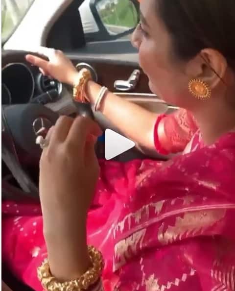 Actress-subhashree-driving-a-car-with-her-mother-in-law ভাইরাল ভিডিও: সাবেকি সাজে গাড়ি চালালেন শুভশ্রী, পাশে শাশুড়ি