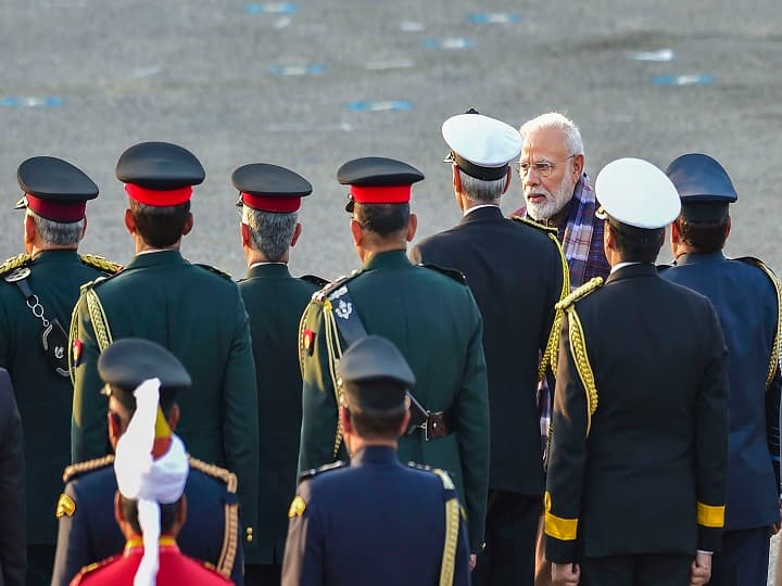 সেনানী দের সঙ্গে প্রধানমন্ত্রী।