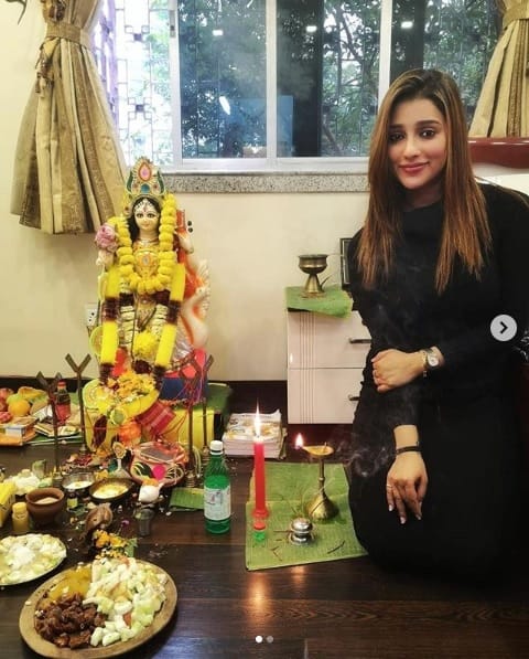 সায়ন্তিকার বাড়ি সরস্বতী পুজো। 