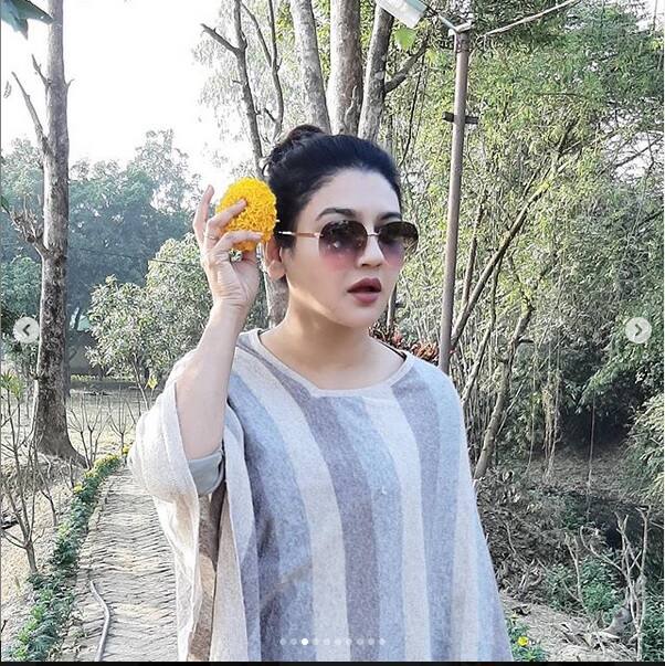 দেখুন তাঁর নানা ছবি। 