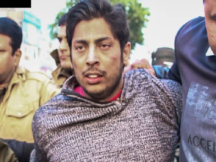 এবার শাহিনবাগের সিএএ-বিরোধী অবস্থানে শূন্যে গুলি, যুবক পাকড়াও, জয় শ্রীরাম স্লোগান, বলল, এদেশে শুধু হিন্দুরাই সব ঠিক করবে Man opens fire in Shaheen Bagh area, detained by Delhi police এবার শাহিনবাগের সিএএ-বিরোধী অবস্থানে শূন্যে গুলি, যুবক পাকড়াও, জয় শ্রীরাম স্লোগান, বলল, এদেশে শুধু হিন্দুরাই সব ঠিক করবে