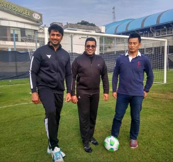 পরিচালনায় ধ্রুব বন্দ্যোপাধ্যায়। দেখুন পরিচালকের সঙ্গে দেব ও ভাইচুং।