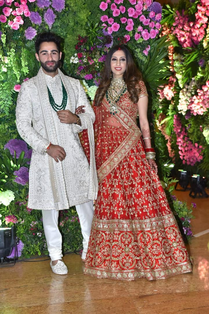 তাঁদের বিয়ে ঘিরে বসেছিল চাঁদের হাট। বিজনেস টাইকুন থেকে বলিউডের স্টার-মেগাস্টার-সুপারস্টার, কে না হাজির ছিলেন আরমানের বিয়েতে?
