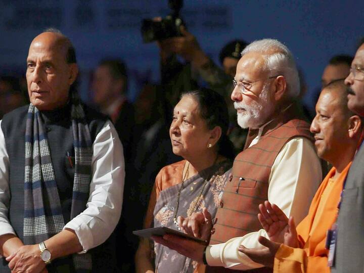 উদ্বোধনে ছিলেন প্রতিরক্ষা মন্ত্রী রাজনাথ সিংহ, উত্তর প্রদেশের রাজ্যপাল আনন্দীবেন প্যাটেল, মুখ্যমন্ত্রী যোগী আদিত্যনাথ প্রমুখ। 