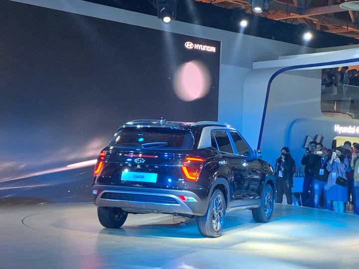 আগের মডেলটির থেকে এটি প্রযুক্তি, আউটলুক সবদিক থেকেই অনেক এগিয়ে।