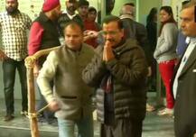 দেখুন, সকালেই দিল্লিতে ভোট দিলেন মুখ্যমন্ত্রী, বিদেশমন্ত্রী, স্বাস্থ্যমন্ত্রী, উপ রাজ্যপাল, বিচারক