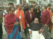 দেখুন, সকালেই দিল্লিতে ভোট দিলেন মুখ্যমন্ত্রী, বিদেশমন্ত্রী, স্বাস্থ্যমন্ত্রী, উপ রাজ্যপাল, বিচারক