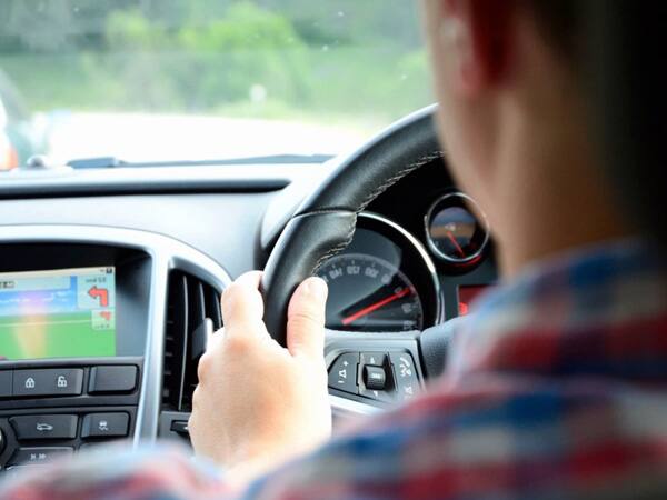 Mumbai BJP chief felicitates uber driver who took passenger to police station for alleged anti-caa discussion over phone ফোনে সিএএ-বিরোধী আলোচনা! যাত্রীকে থানায় নিয়ে যাওয়া উবের চালককে সংবর্ধনা মুম্বই বিজেপি প্রধানের