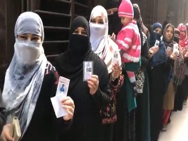 'Kagaz Nahi Dikhayenge': BJP Mocks Muslim Women Voters Of Delhi; Says Keep Documents Safe For NPR ‘হম কাগজ নহি দিখায়েঙ্গে’! এনপিআরের জন্য লাগবে, কাগজপত্র যত্ন করে রেখে দিন, দিল্লির মুসলিম মহিলা ভোটারদের কর্নাটক বিজেপির ট্যুইট