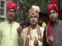 বিয়ে করতে যাওয়ার আগে দিল্লিতে ভোট এক যুবকের