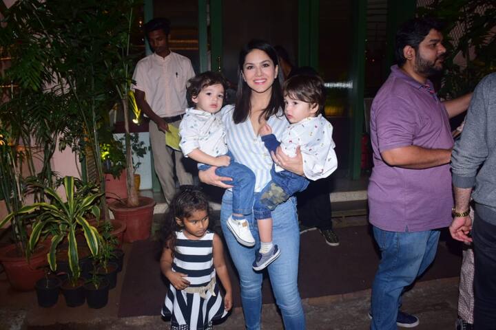 দেখুন, ছেলে-মেয়ে নিয়ে হাসি খুশি সানি।