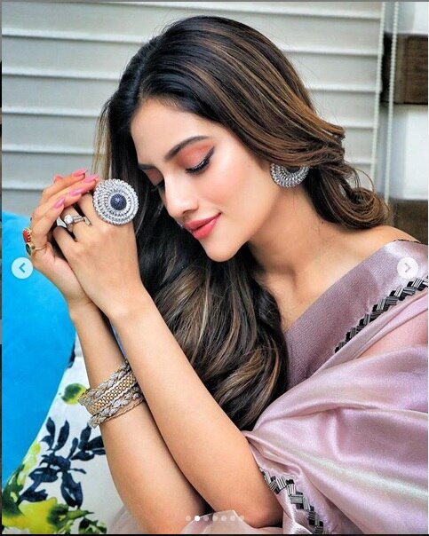 দেখুন তাঁর নানা ছবি। 