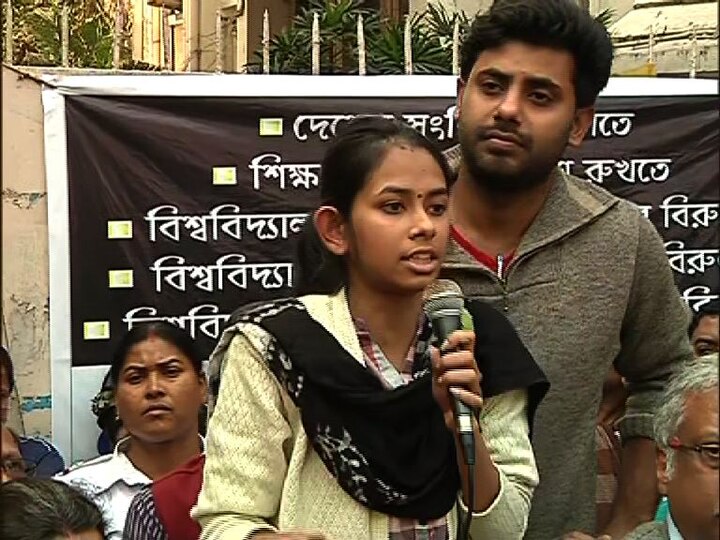Calcutta University admin refuse permission to Aishi Ghosh to rally in campus অনুষ্ঠানের আগেই বন্ধ হল গেট, ঐশীর ঘোষের সভাকে ‘না’ কলকাতা বিশ্ববিদ্যালয় কর্তৃপক্ষের, বক্তৃতা গেটের বাইরে