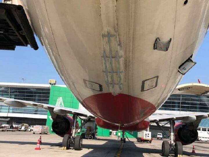 পুনে বিমানবন্দরে উড়ানের সময় রানওয়েতে আচমকাই চলে এল জিপ, অল্পের জন্য এড়াল বড়সড় দুর্ঘটনা air india aircraft fuselage damaged after pilot goes for early takeoff to avoid jeep পুনে বিমানবন্দরে উড়ানের সময় রানওয়েতে আচমকাই চলে এল জিপ, অল্পের জন্য এড়াল বড়সড় দুর্ঘটনা