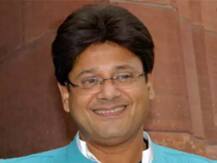 ‘দাদার কীর্তি’ দিয়ে শুরু , এক ঝলকে তাপস পালের উল্লেখযোগ্য কিছু সিনেমা