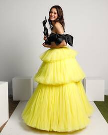 অনন্যা শেয়ার করলেন তাঁর প্রথম ফিল্মফেয়ার পুরস্কারের ছবি