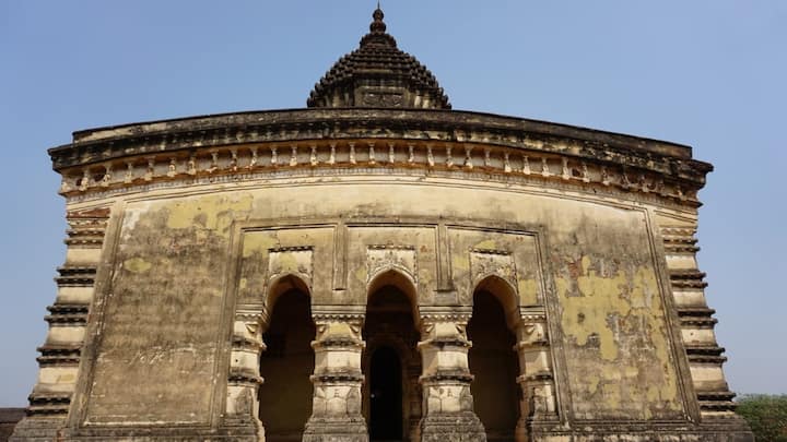 বিষ্ণুপুরের বিখ্যাত টেরাকোটার কয়েকটি মন্দির এখনও অক্ষত