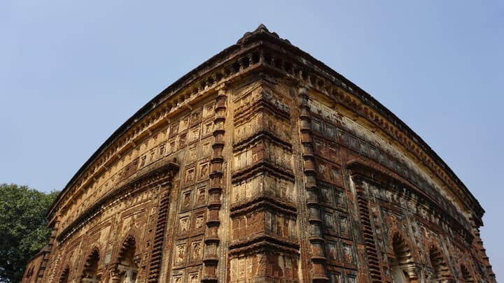 জোড় বাংলা, রাধাশ্যাম মন্দির, লালজি মন্দির, শ্যামরায় মন্দির বাংলার প্রাচীন শিল্পরীতির পরিচয় বহন করে