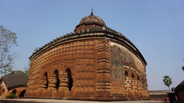 টেরাকোটার মন্দিরের জন্য বিখ্যাত এই শহর