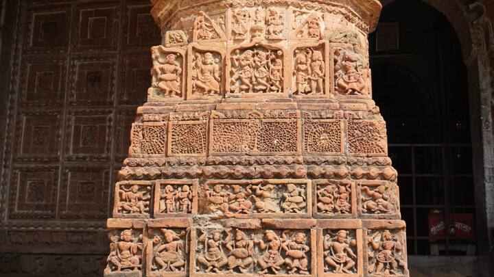 মন্দির নগরী বিষ্ণুপুর বাংলার অন্যতম প্রাচীন ও শিল্পসমৃদ্ধ শহর