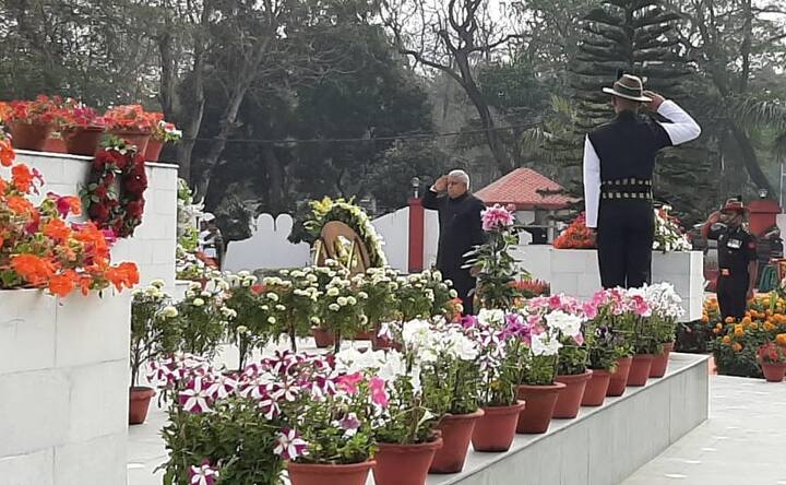 এদিন রাজ্যপাল বলেন, ‘যুদ্ধ স্মারকে শ্রদ্ধা জানানোর সুযোগ দেওয়ায় আমি সেনা কমান্ডারকে ধন্যবাদ জানাচ্ছি। এখানে আসতে পেরে নিজেকে ভাগ্যবান বলে মনে হচ্ছে। নিজেকে উদ্বুদ্ধ ও অনুপ্রাণিত মনে হচ্ছে।’